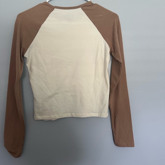 Hollister baby tee full sleeve! - Picture 3 of 3